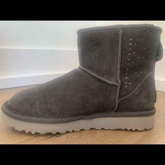 Ugg WOMENS MINI GRAY NEW WITHOUT BOX SIZE 6. # snowboard ski winter cold boot - Picture 3 of 6